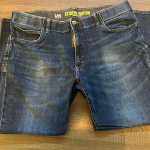 Lee Extreme Motion Men’s Straight Leg Jeans size 40 x 30